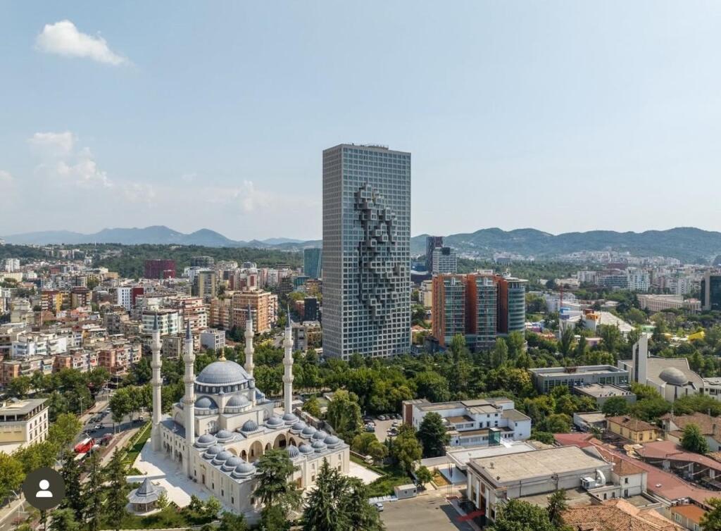 UFFICIO IN AFFITTO 390 M2 CENTRO STRADA DI ELBASAN 11.700 EURO
