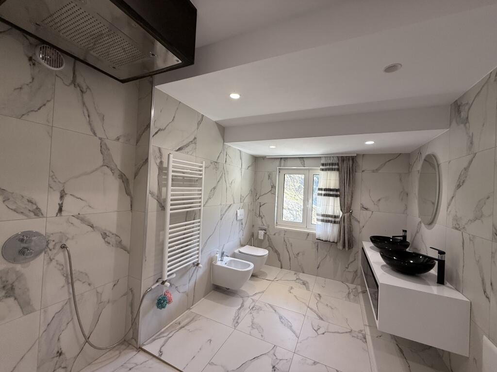 Private villa for sale in Linz between Dajti park