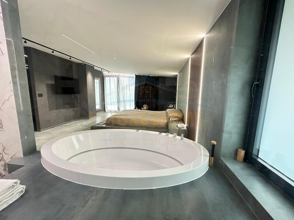 Penthouse for sale Dry Lake