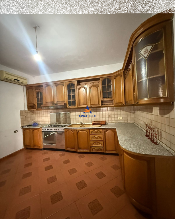 AFFITTASI 2+1+BALCONE "VICINO A UET, PORCELLANA" 450 EURO