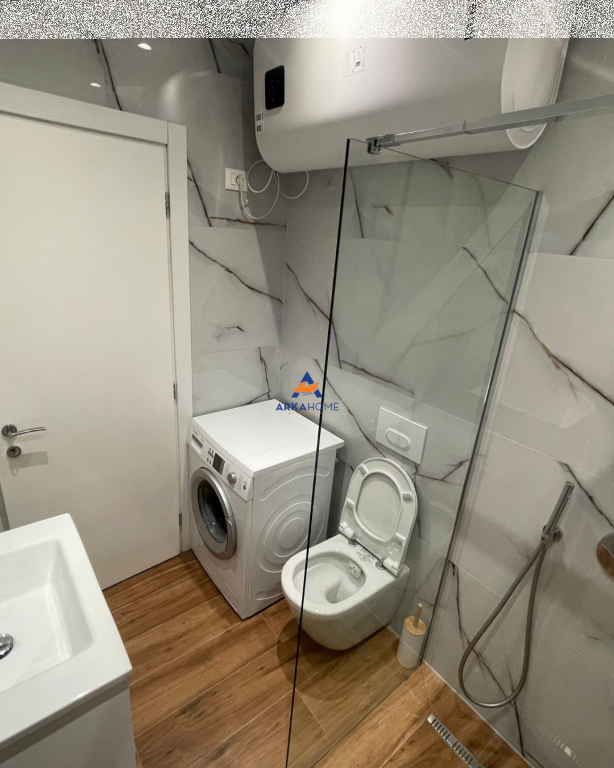 APARTAMENT ME QERA 2+1+BALLKON TE "RRUGA MINE PEZA" 1000 EURO