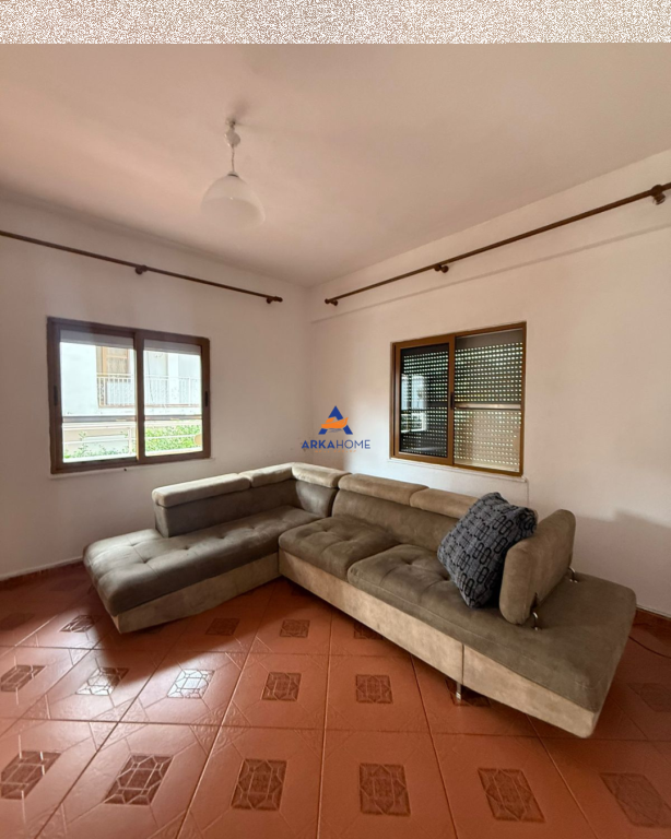 AFFITTASI 2+1+BALCONE "VICINO A UET, PORCELLANA" 450 EURO