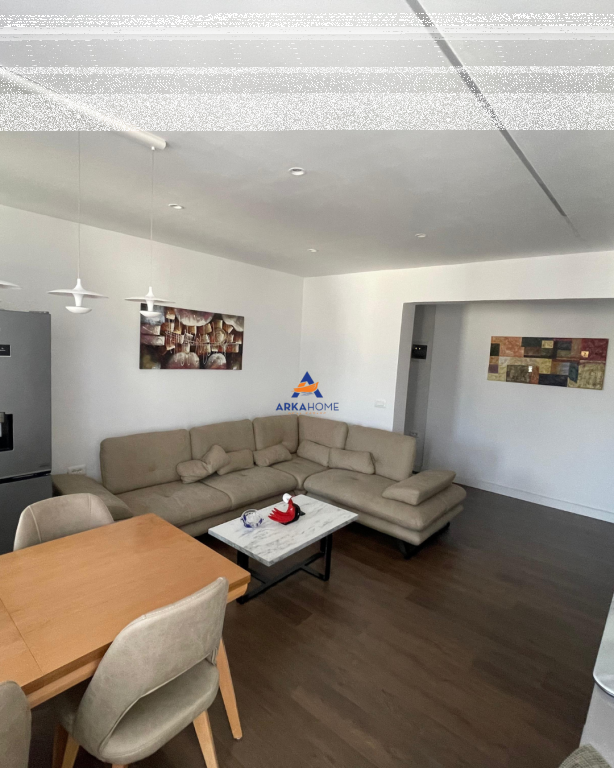 APARTAMENT ME QERA 2+1+BALLKON TE "RRUGA MINE PEZA" 1000 EURO