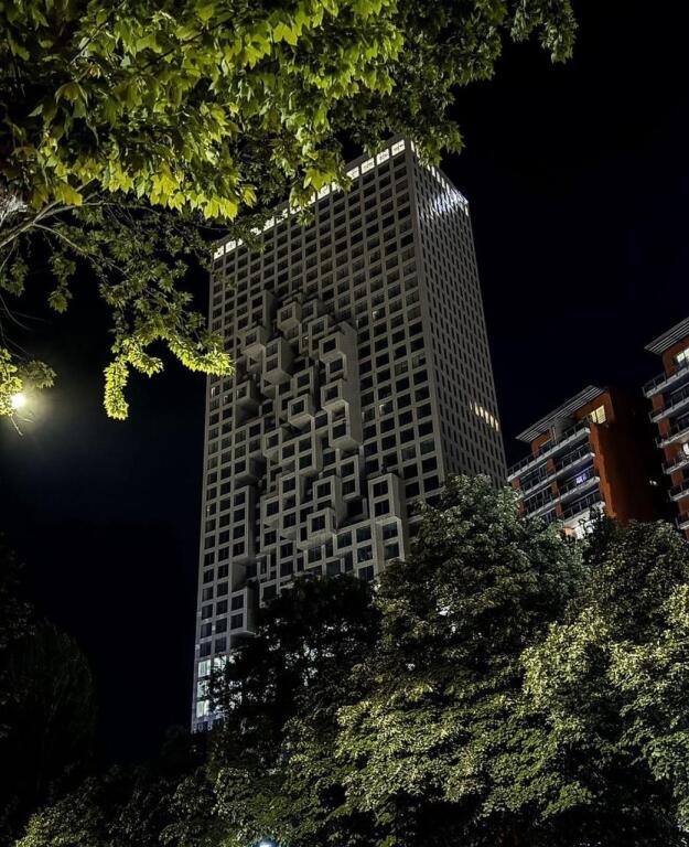 UFFICIO IN AFFITTO 780 M2 CENTRO STRADA DI ELBASAN 23.000 EURO