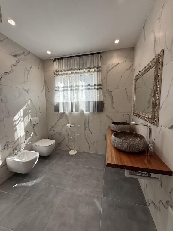 Private villa for sale in Linz between Dajti park
