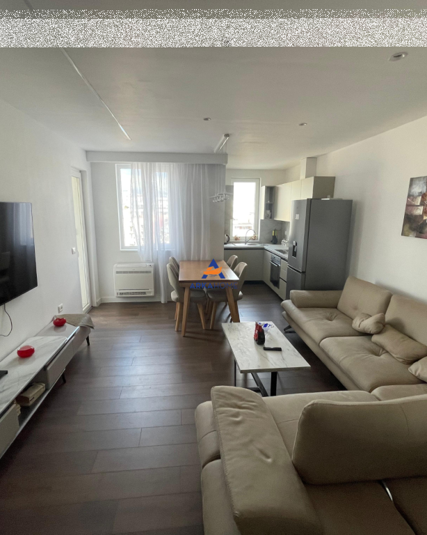 APARTAMENT ME QERA 2+1+BALLKON TE "RRUGA MINE PEZA" 1000 EURO