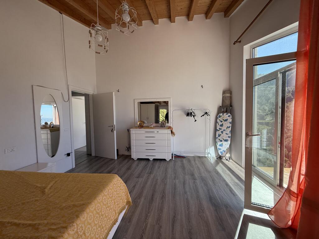 Private villa for sale in Linz between Dajti park