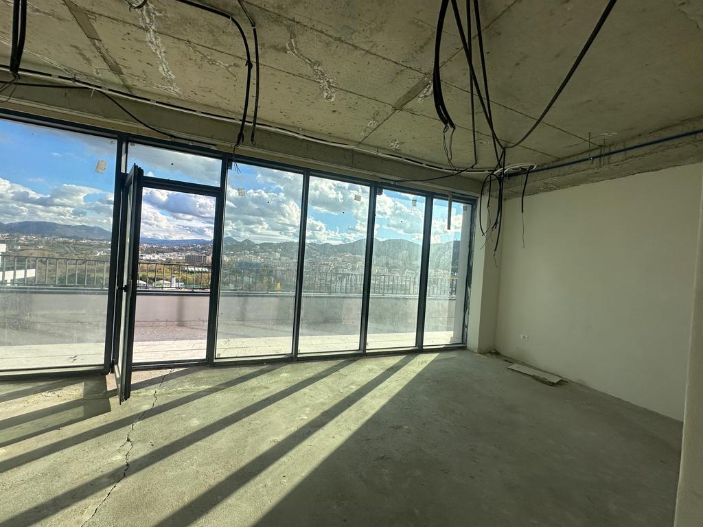 "LAKE VIEW" RESIDENCE, JAPIM ME QIRA APARTAMENT 3+1+2+2 POSTE PARKIMI