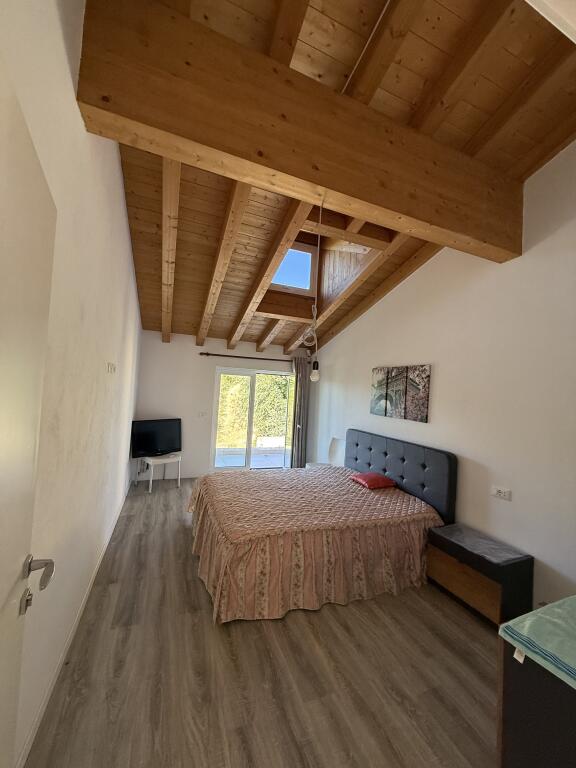 Private villa for sale in Linz between Dajti park