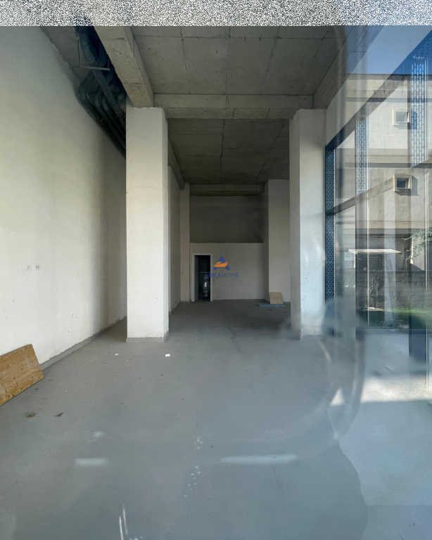 SHOP FOR RENT 83M2 "FORMER AVIATION FIELD" 1200 EURO