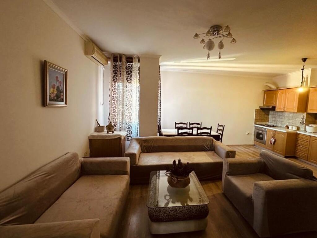 2+1, furnished porcelain near the water, price 500 thousand lek