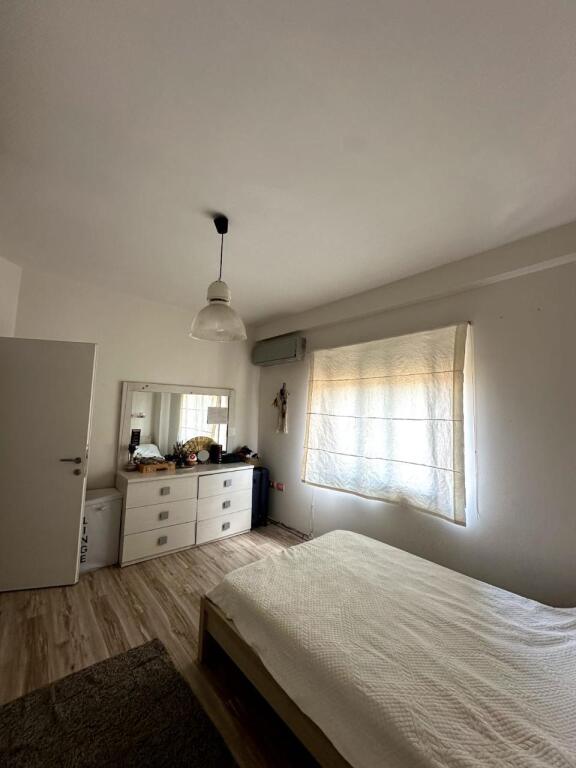 2+1, furnished porcelain near the water, price 500 thousand lek