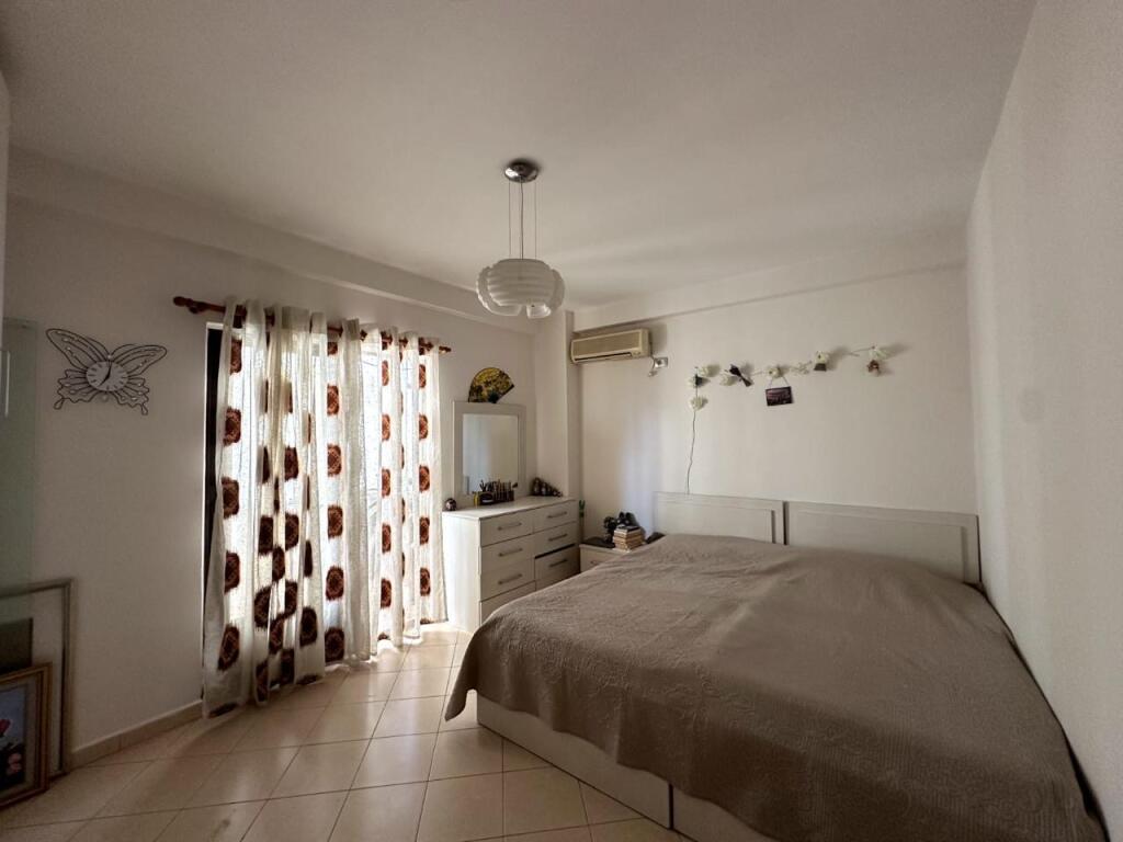 2+1, furnished porcelain near the water, price 500 thousand lek
