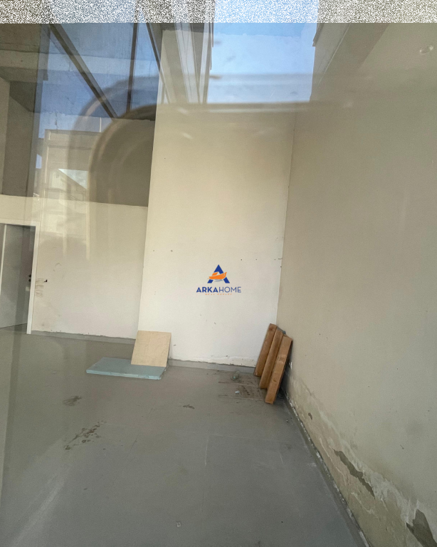 SHOP FOR RENT 83M2 "FORMER AVIATION FIELD" 1200 EURO