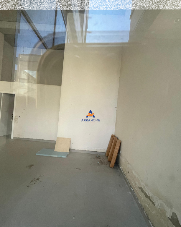 SHOP FOR RENT 83M2 "FORMER AVIATION FIELD" 1200 EURO