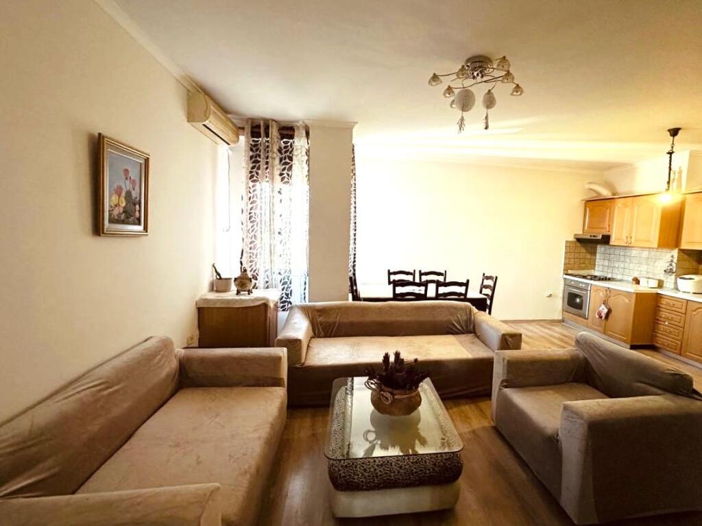 2+1, furnished porcelain near the water, price 500 thousand lek
