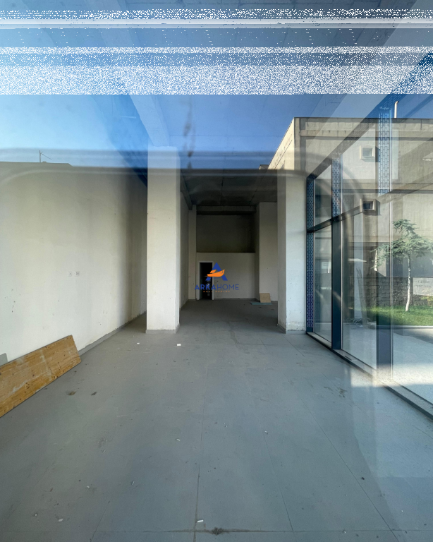 SHOP FOR RENT 83M2 "FORMER AVIATION FIELD" 1200 EURO