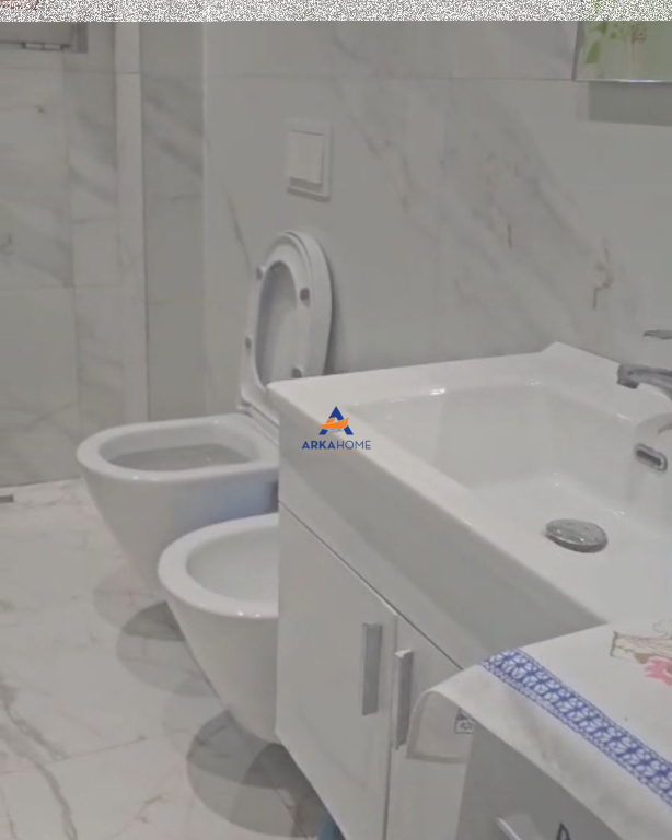 AFFITTASI APPARTAMENTO 3+1+BALCONE "VICINO A FSHN, AL VIALONE ZOGU I PARE" 650 EURO