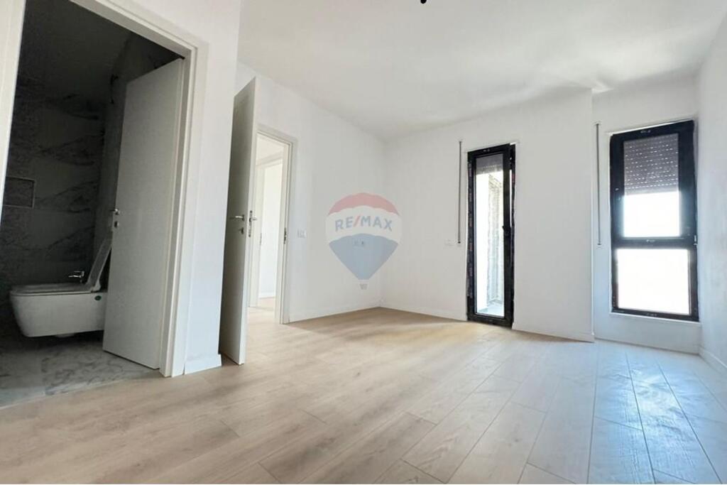 Apartament 2+1+2 - Për Shitje - Komuna e Parisit, Tiranë
