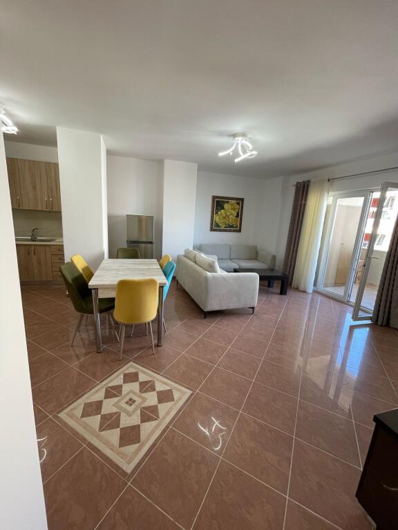 VENDESI APPARTAMENTO 2+1 VIA XHANFIZE KEKO 189.000 EURO