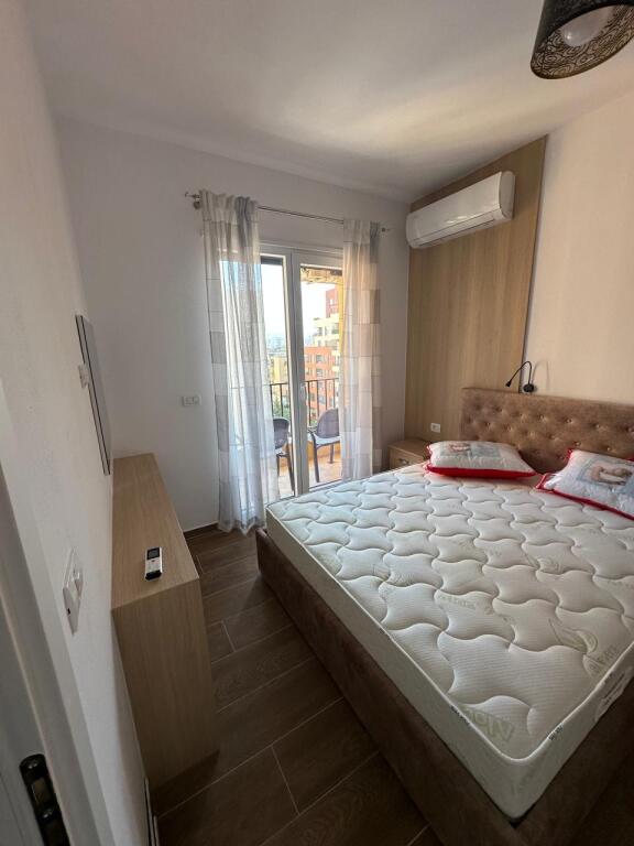 1+1,furnished near the red school, price 600 euros with parking