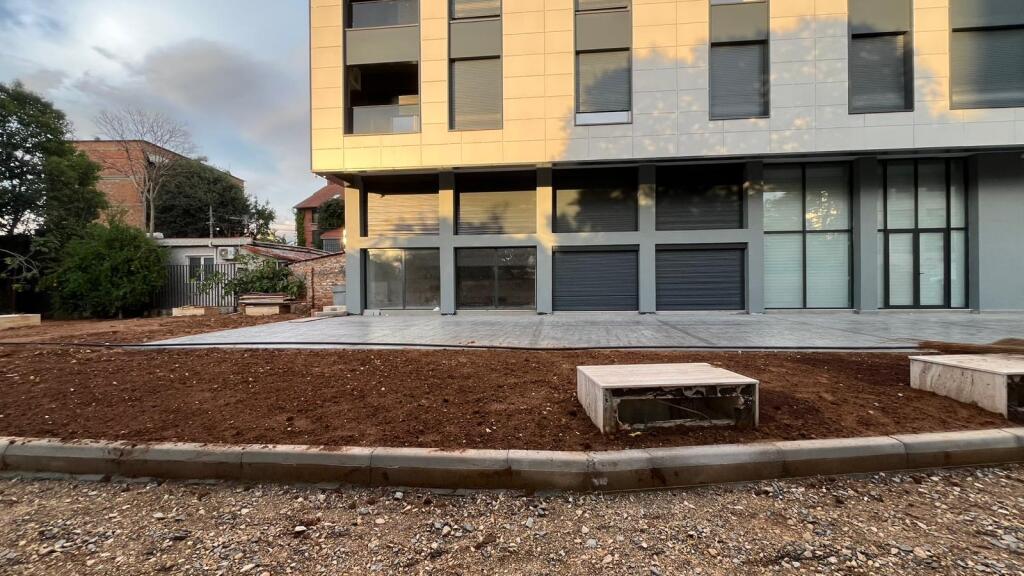 2+1,arredamento nuovo,scuola rossa,prezzo 700 euro
