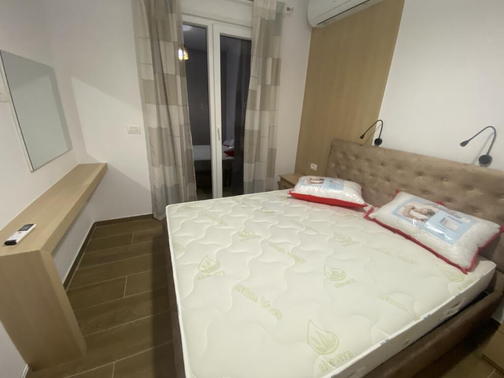 1+1,arredato nuovo,alla scuola rossa,550 euro