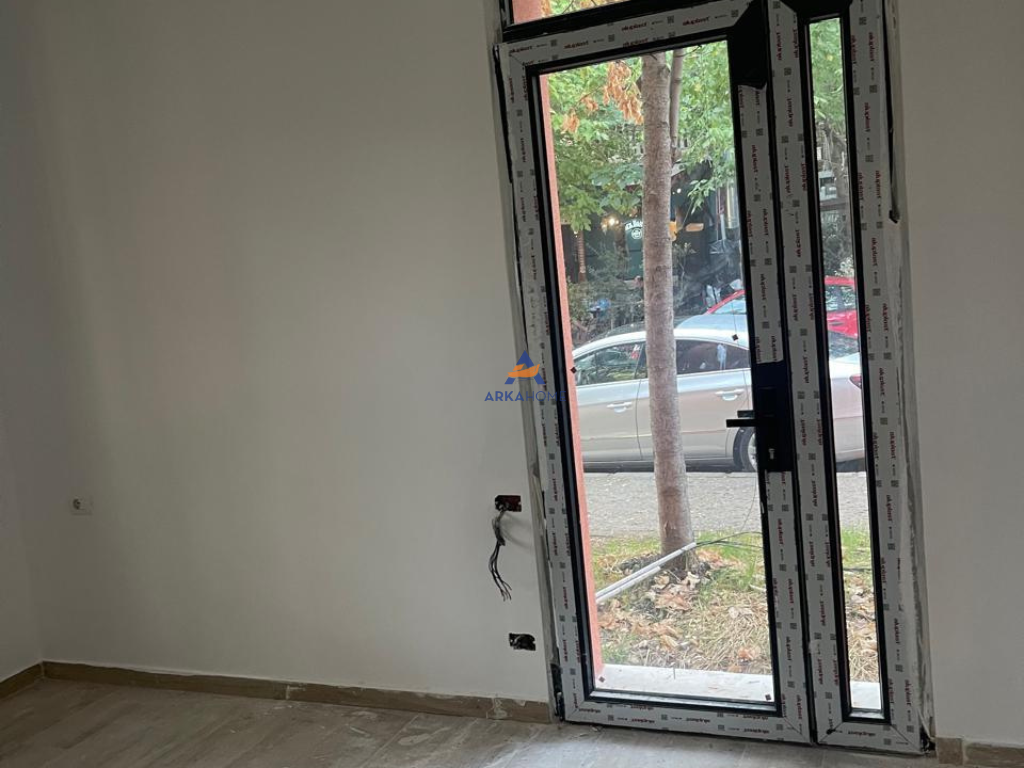 JEPET ME QERA ZYRE 50M2 "STADIUMI DINAMO" 700 EURO