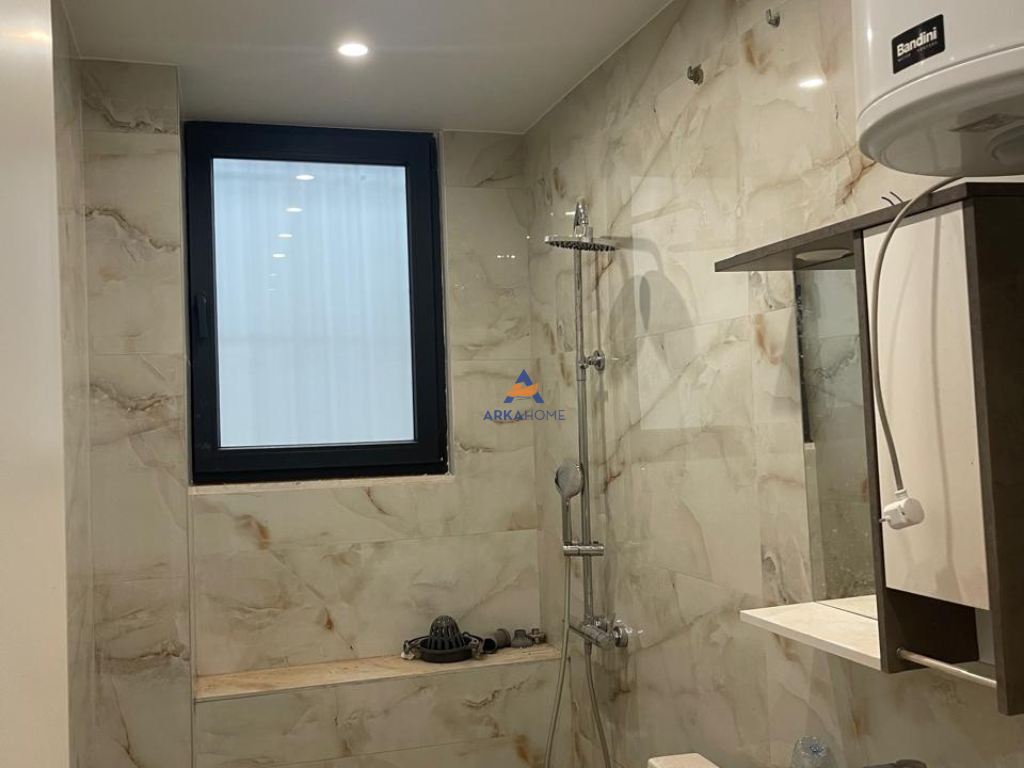 JEPET ME QERA ZYRE 50M2 "STADIUMI DINAMO" 700 EURO