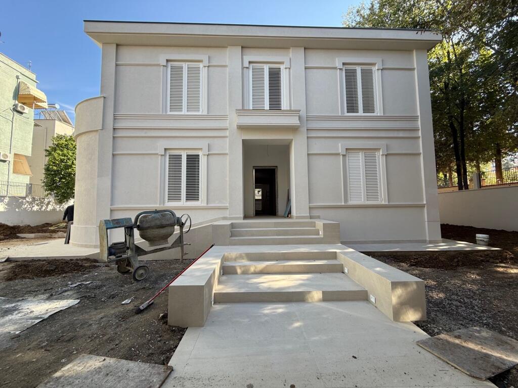 VILE ME QERA 2 KATESHE 700 M2 RRUGA E ELBASANIT 8.000 EURO