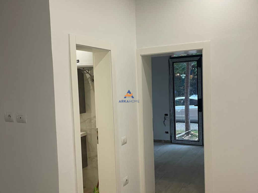 JEPET ME QERA ZYRE 50M2 "STADIUMI DINAMO" 700 EURO