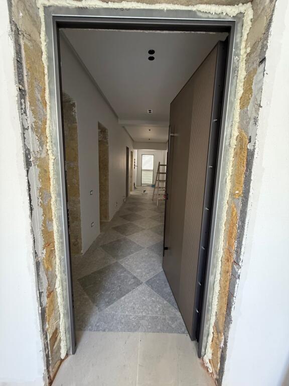 VILE ME QERA 2 KATESHE 700 M2 RRUGA E ELBASANIT 8.000 EURO