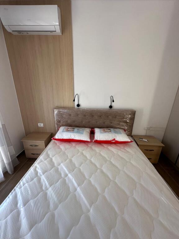 1+1,furnished near the red school, price 600 euros with parking