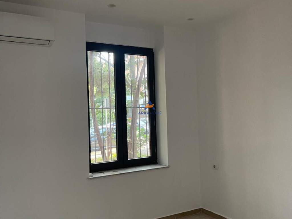 JEPET ME QERA ZYRE 50M2 "STADIUMI DINAMO" 700 EURO