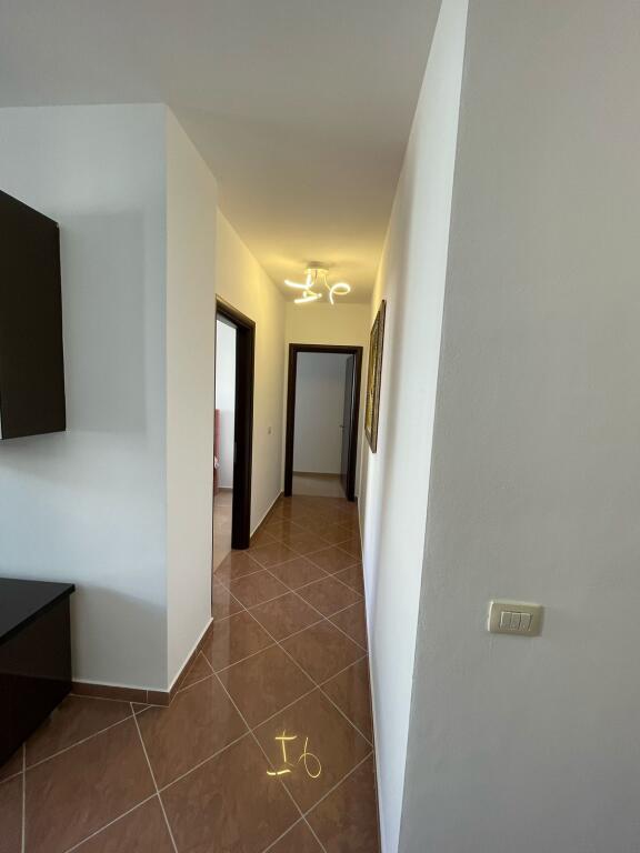 VENDESI APPARTAMENTO 2+1 VIA XHANFIZE KEKO 189.000 EURO
