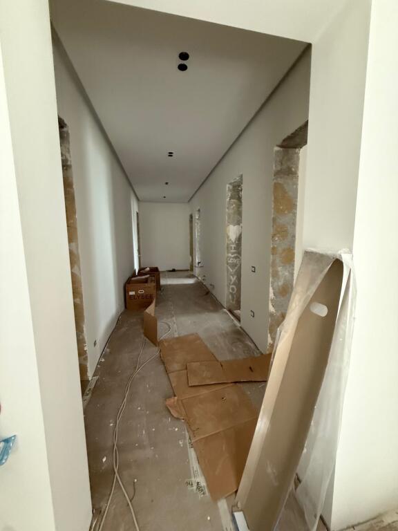 VILE ME QERA 2 KATESHE 700 M2 RRUGA E ELBASANIT 8.000 EURO