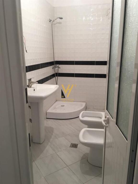 JEPET ZYRE 90 M2 ME QERA TE DON BOSKO 700 EURO