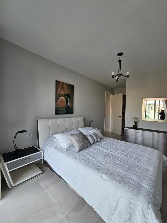 Jepet me Qira Apartament 2+1 + Post Parkimi + gardorobe– Ambasador 3 ✨çmimi 1800 euro