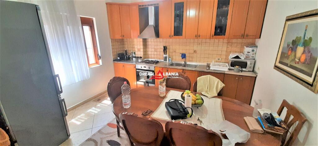 Shtepi 2 kateshe ne shitje ne zonen e 21 Dhjetorit prane Policise Bashkiake ne Tirane (ID 4141022)
