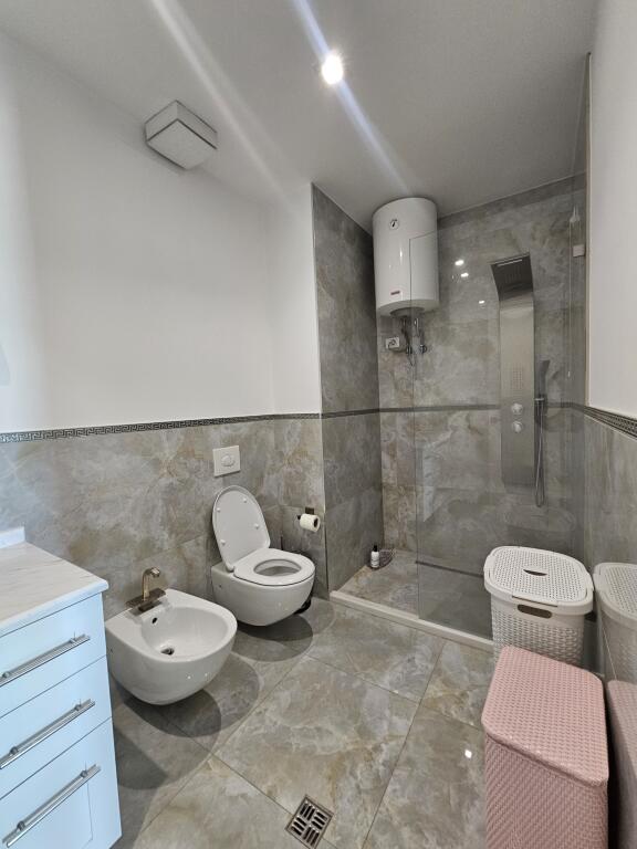 Jepet me Qira Apartament 2+1 + Post Parkimi + gardorobe– Ambasador 3 ✨çmimi 1800 euro