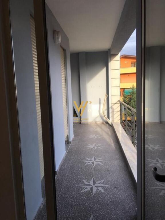 JEPET ZYRE 90 M2 ME QERA TE DON BOSKO 700 EURO