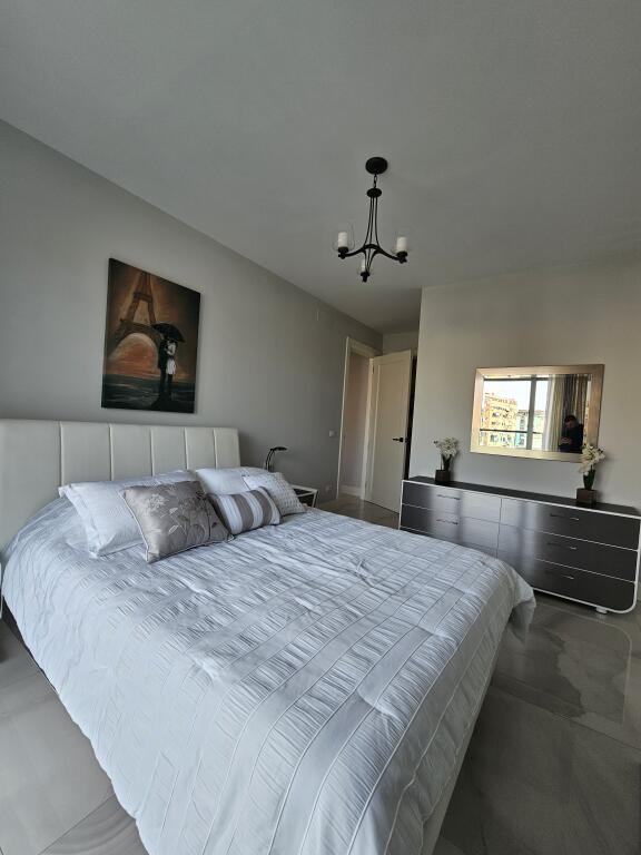 Jepet me Qira Apartament 2+1 + Post Parkimi + gardorobe– Ambasador 3 ✨çmimi 1800 euro