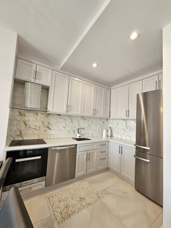 Jepet me Qira Apartament 2+1 + Post Parkimi + gardorobe– Ambasador 3 ✨çmimi 1800 euro