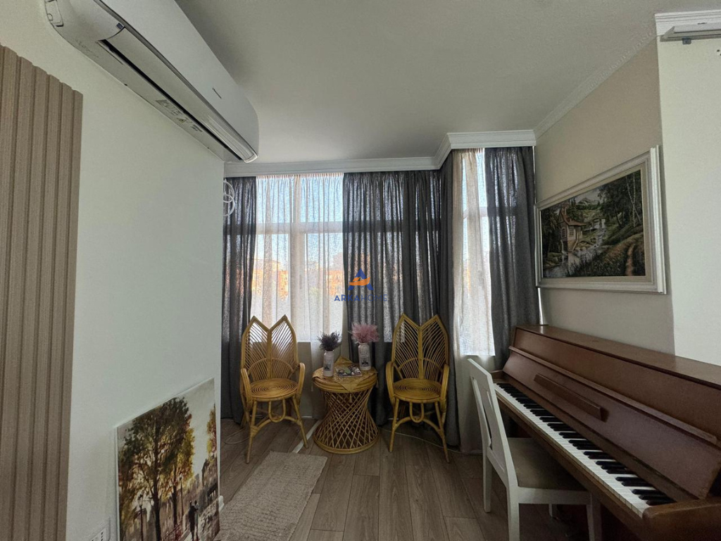 JEPET ME QERA APARTAMENT 3+1+2+BALLKONE "RRUGA NJAZI DEMI,TE BULEVARDI BAJRAM CURRI" 1050 EURO