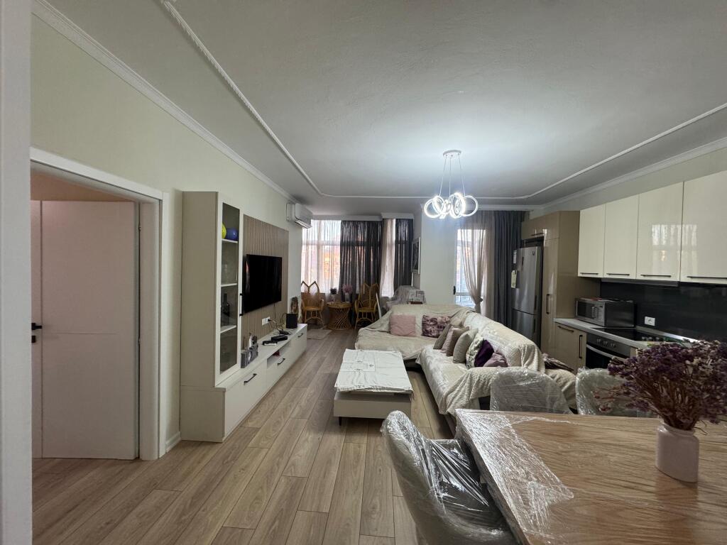 Jepet me qera apart 3+1+2 perballe Gjykates, Blvd. Bajram Curri