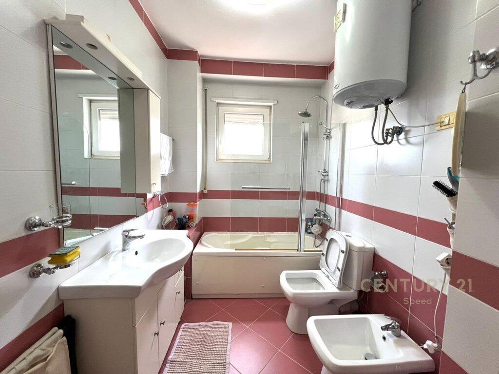 Ofrojme apartamet 3+1me qira tek Hipoteka!