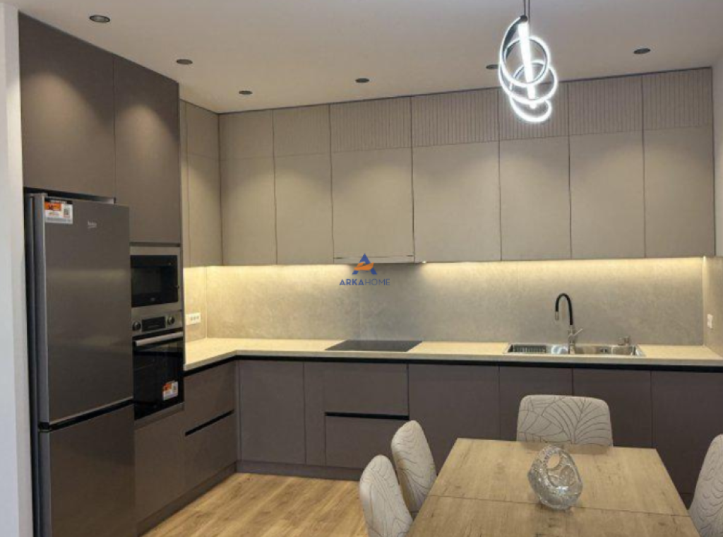 JEPET ME QERA APARTAMENT 2+1+2+BALLKONE+POST PARKIMI "TE RRUGA 5 MAJI" 650 EURO