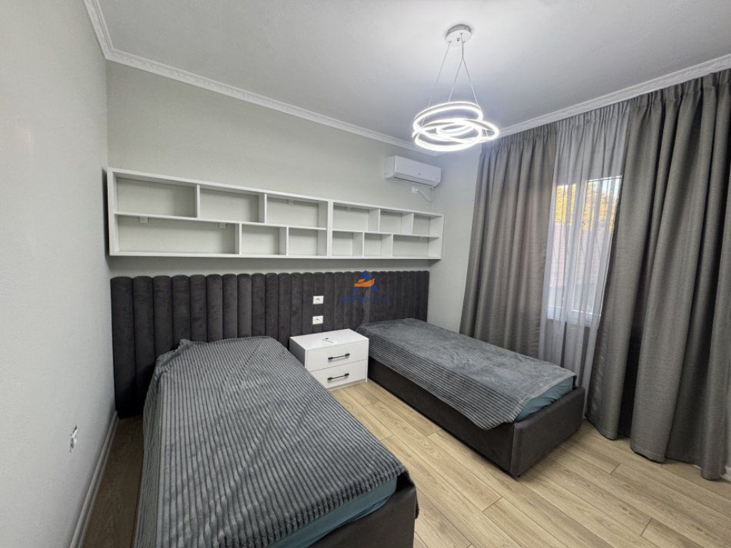 JEPET ME QERA APARTAMENT 3+1+2+BALLKONE "RRUGA NJAZI DEMI,TE BULEVARDI BAJRAM CURRI" 1050 EURO