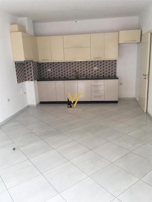 JEPET ZYRE 90 M2 ME QERA TE DON BOSKO 700 EURO