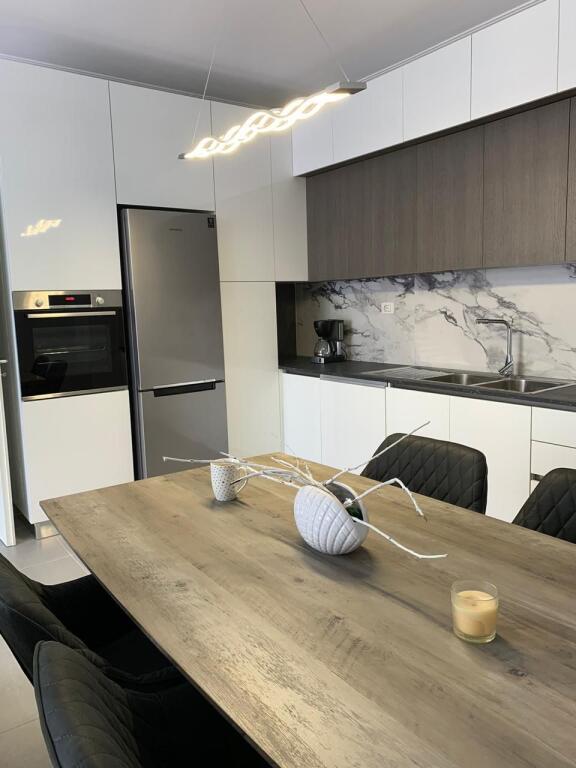 🏡 Appartamento 2+1 in Affitto – Via Peti, Tirana